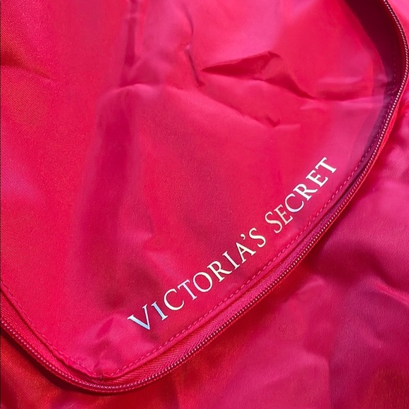 🆕 Victoria's Secret Red Tote with Assorted Panties Underwear, Size M - Picture 3 of 14